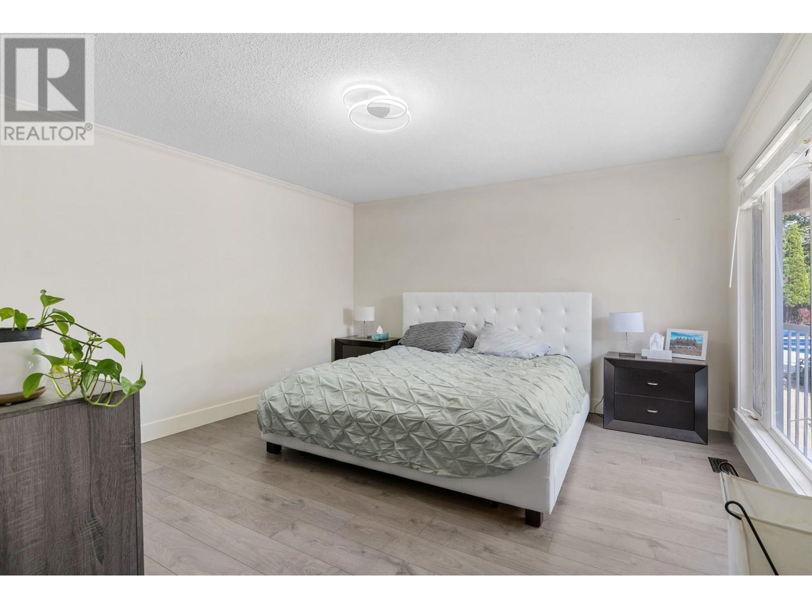 607 CLIFTON ROAD S - Image 17