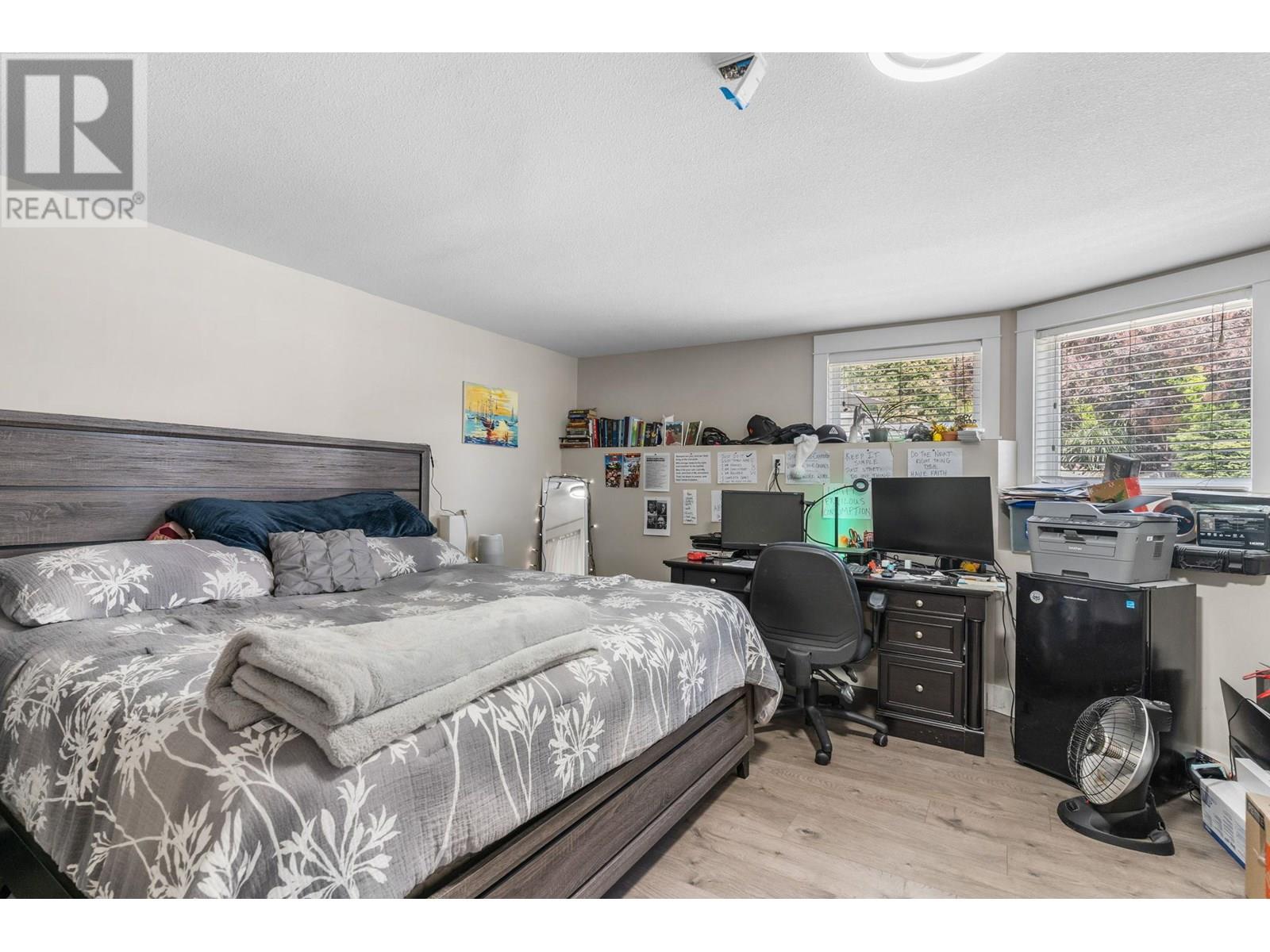 607 CLIFTON ROAD S - Image 32