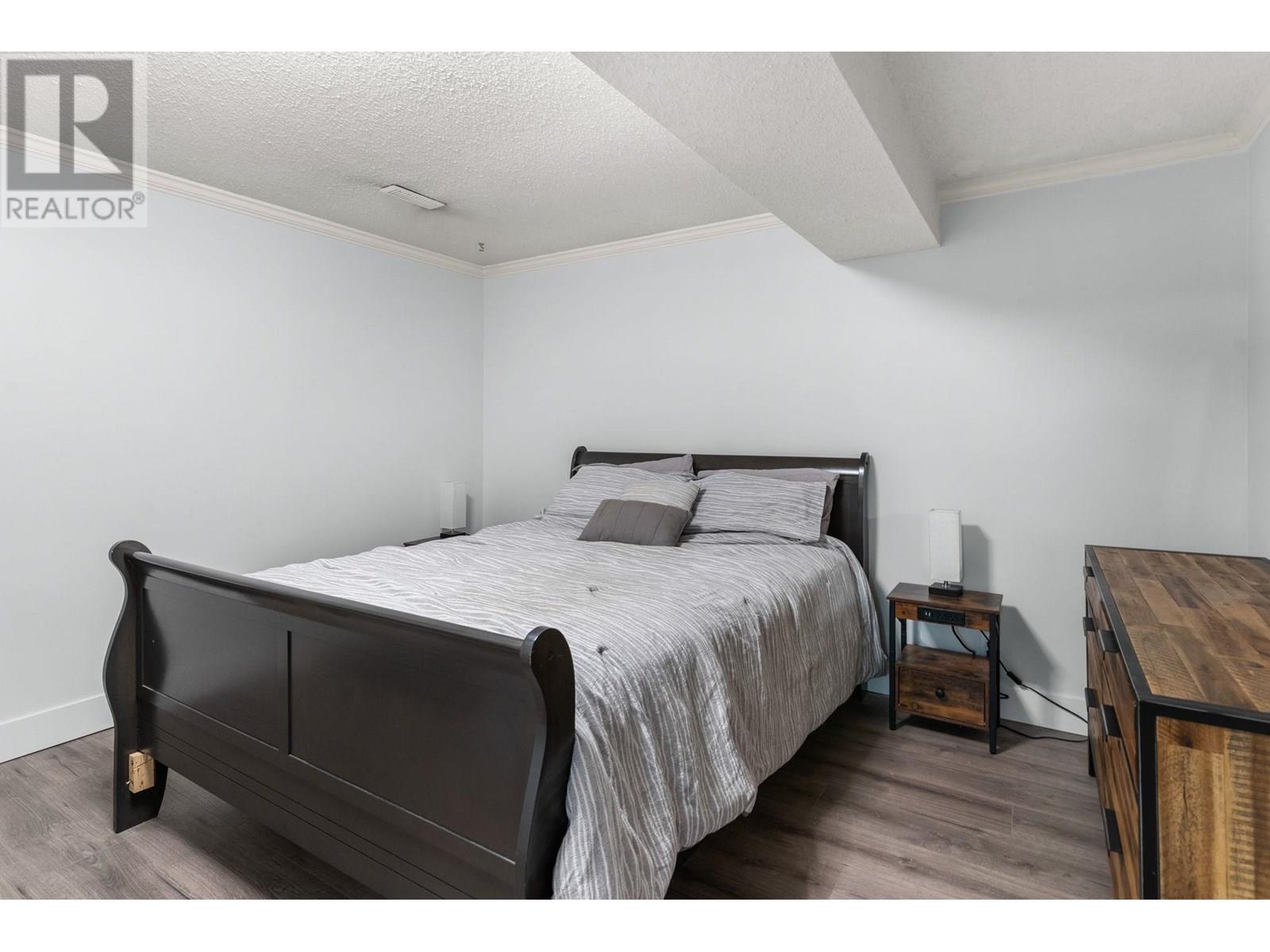 607 CLIFTON ROAD S - Image 36