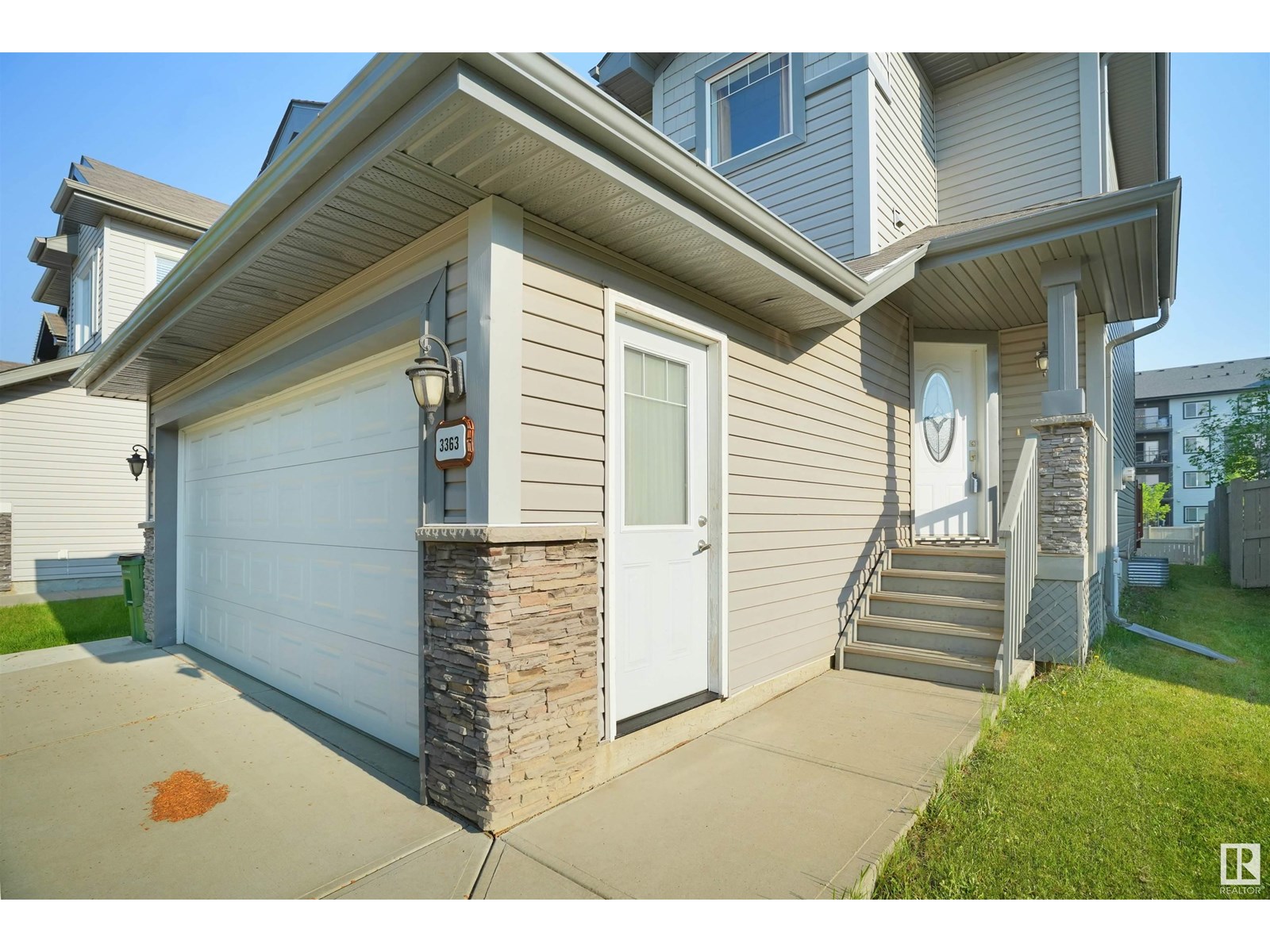 Photo 11 of 3363 16 B Av Nw, Edmonton AB