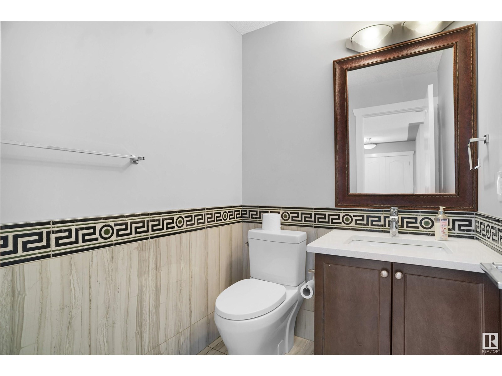 Photo 20 of 3363 16 B Av Nw, Edmonton AB