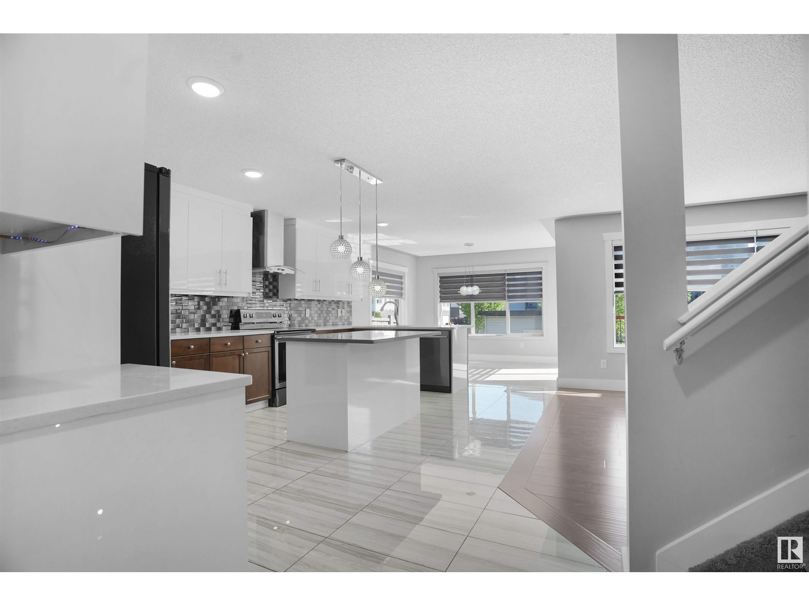 Photo 22 of 3363 16 B Av Nw, Edmonton AB