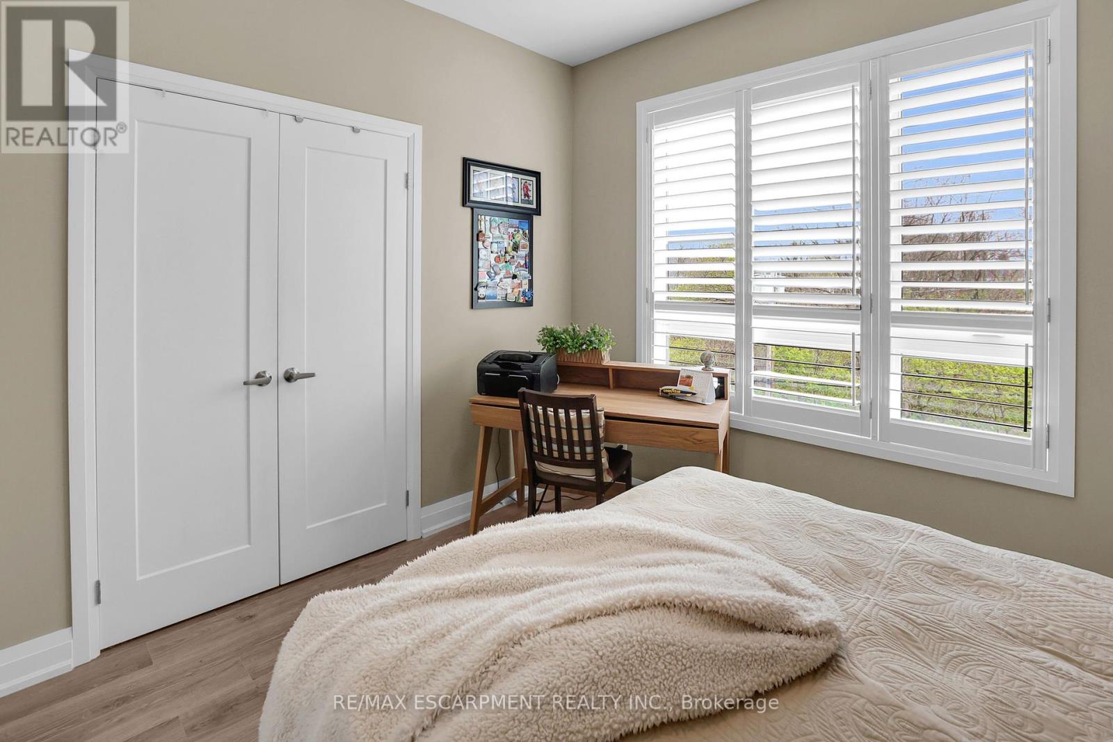 Photo 5 of 4 39 Robinson Street N, Grimsby ON