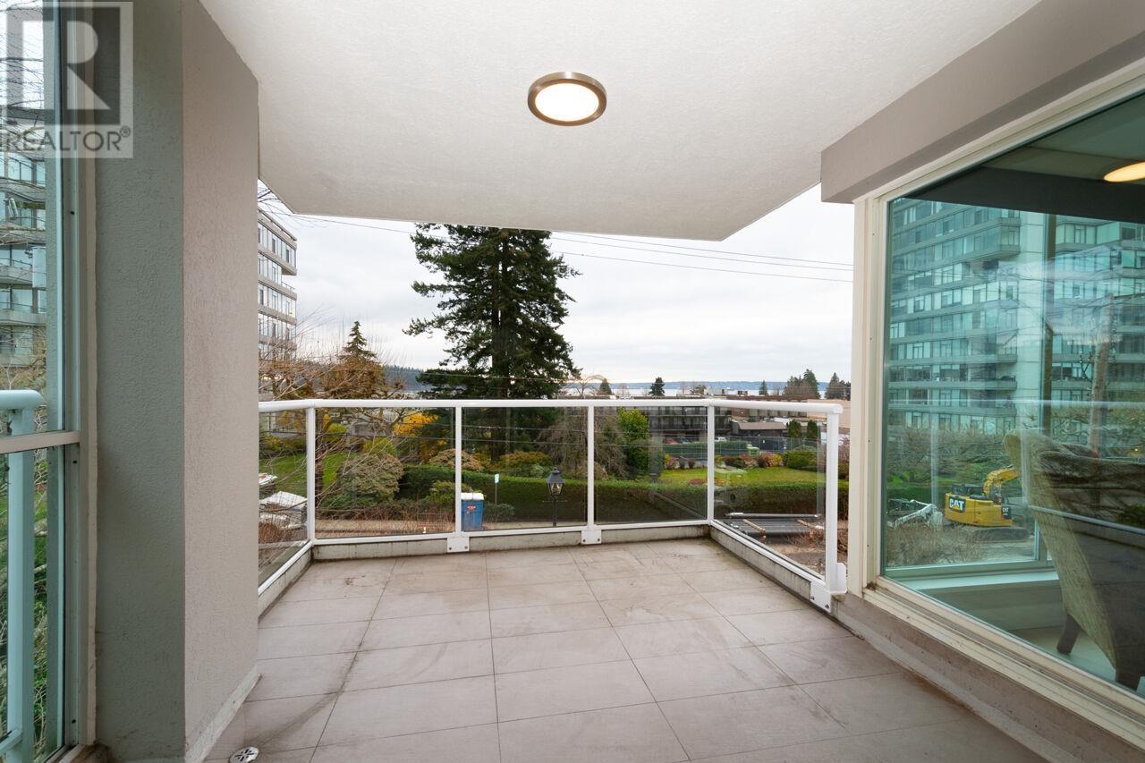 301 1455 DUCHESS AVENUE, West Vancouver