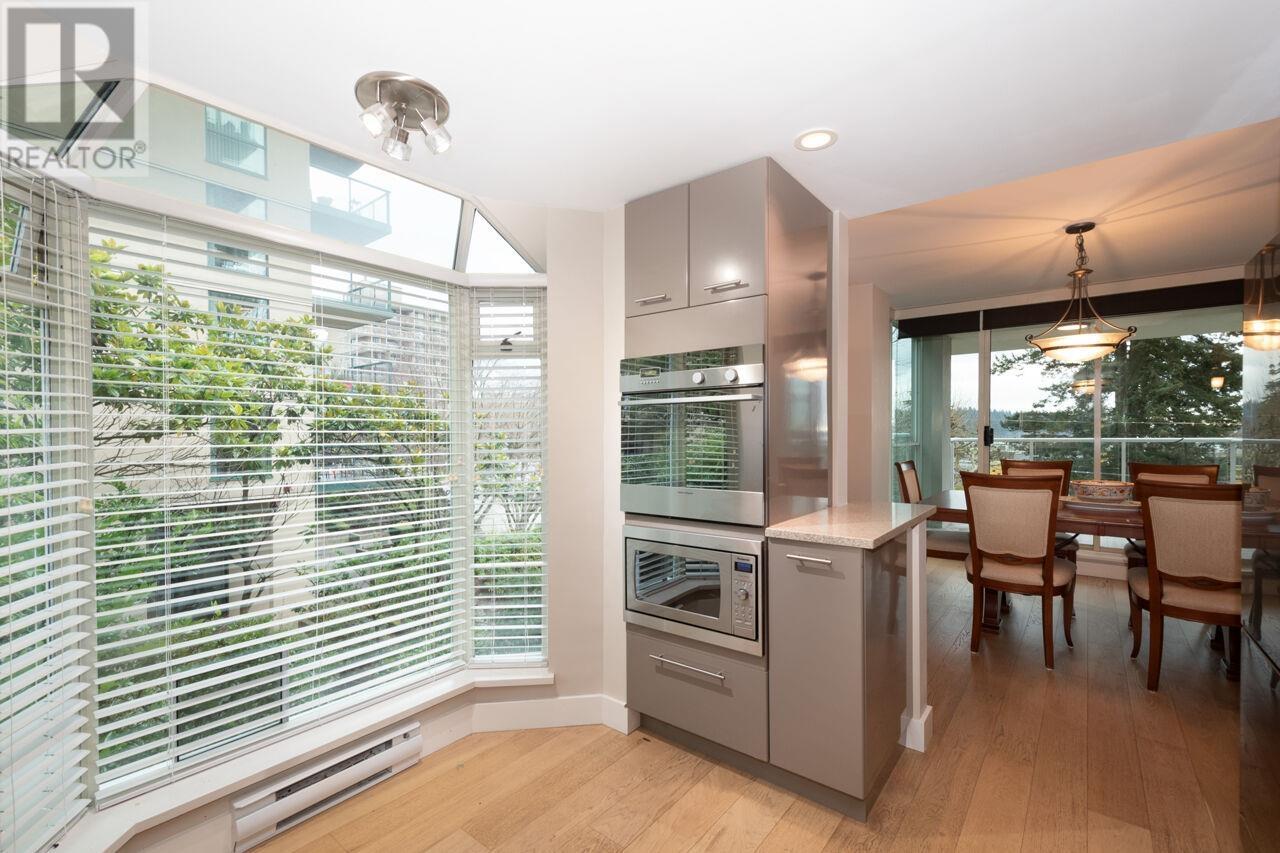 301 1455 DUCHESS AVENUE, West Vancouver