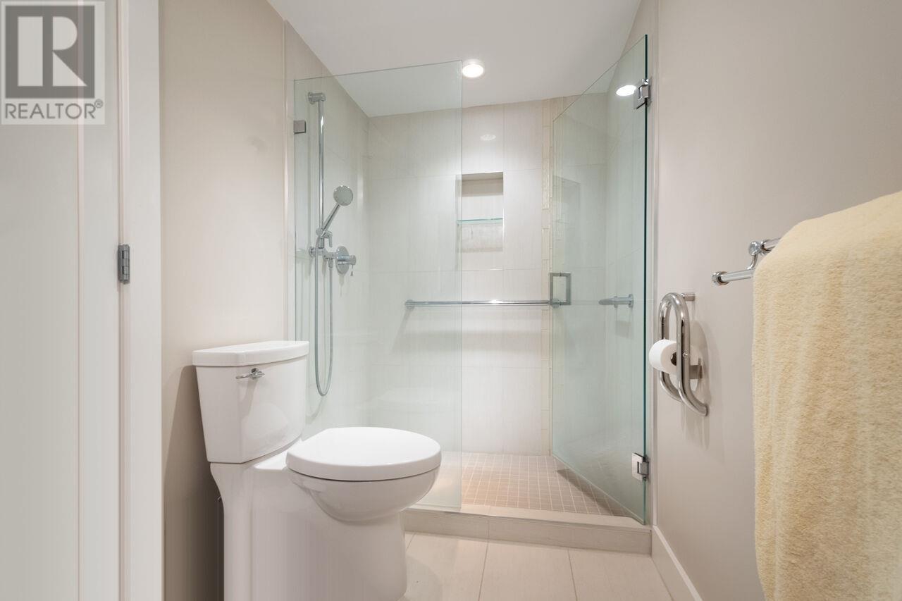 301 1455 DUCHESS AVENUE, West Vancouver