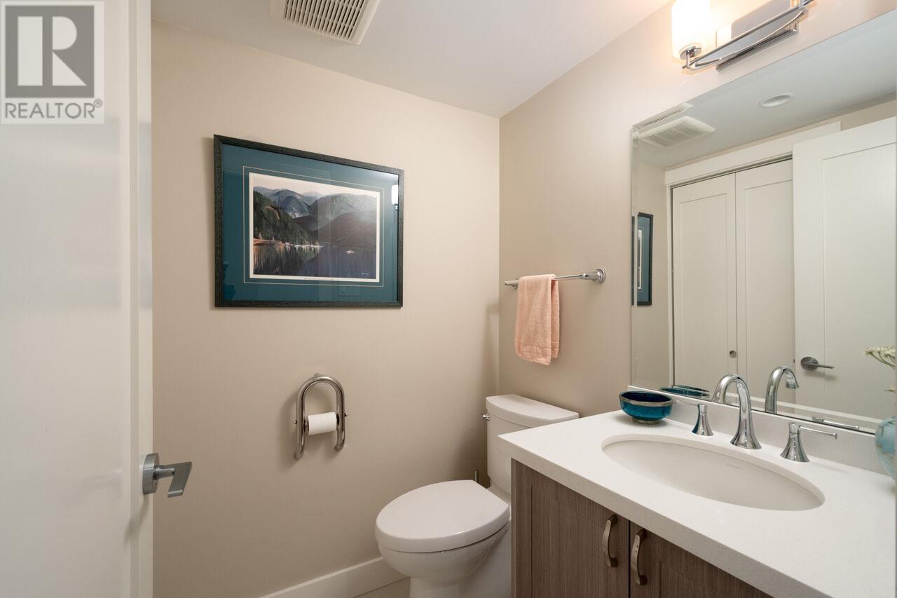 301 1455 DUCHESS AVENUE, West Vancouver