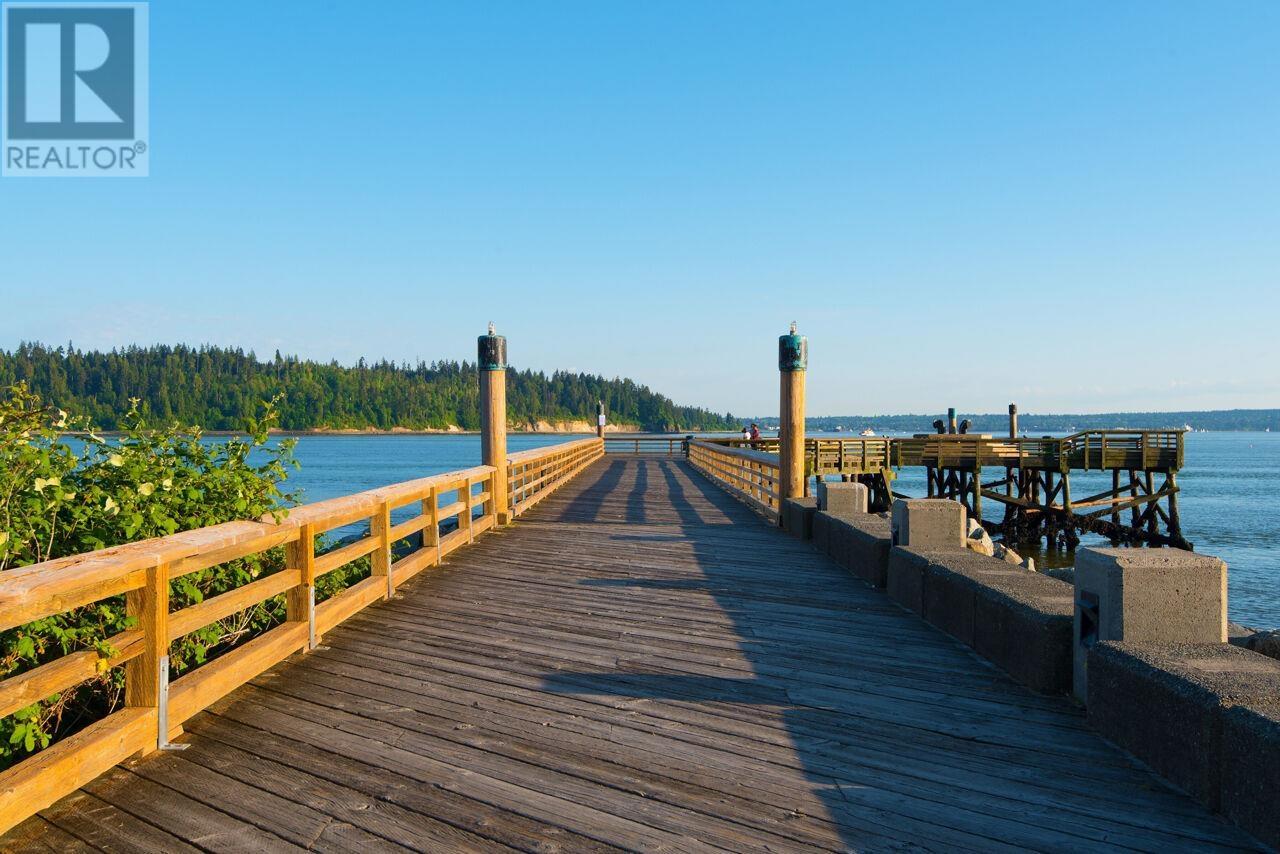 301 1455 DUCHESS AVENUE, West Vancouver