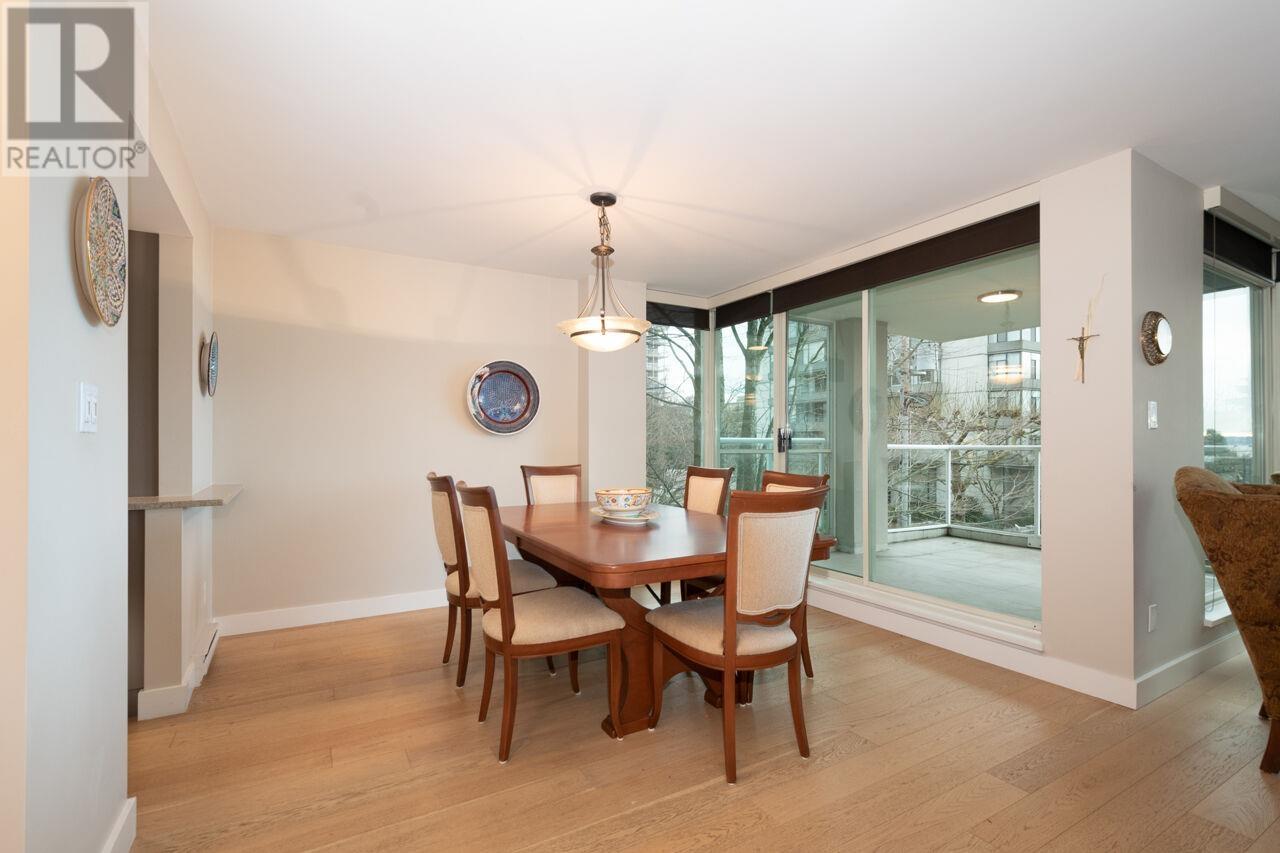 301 1455 DUCHESS AVENUE, West Vancouver