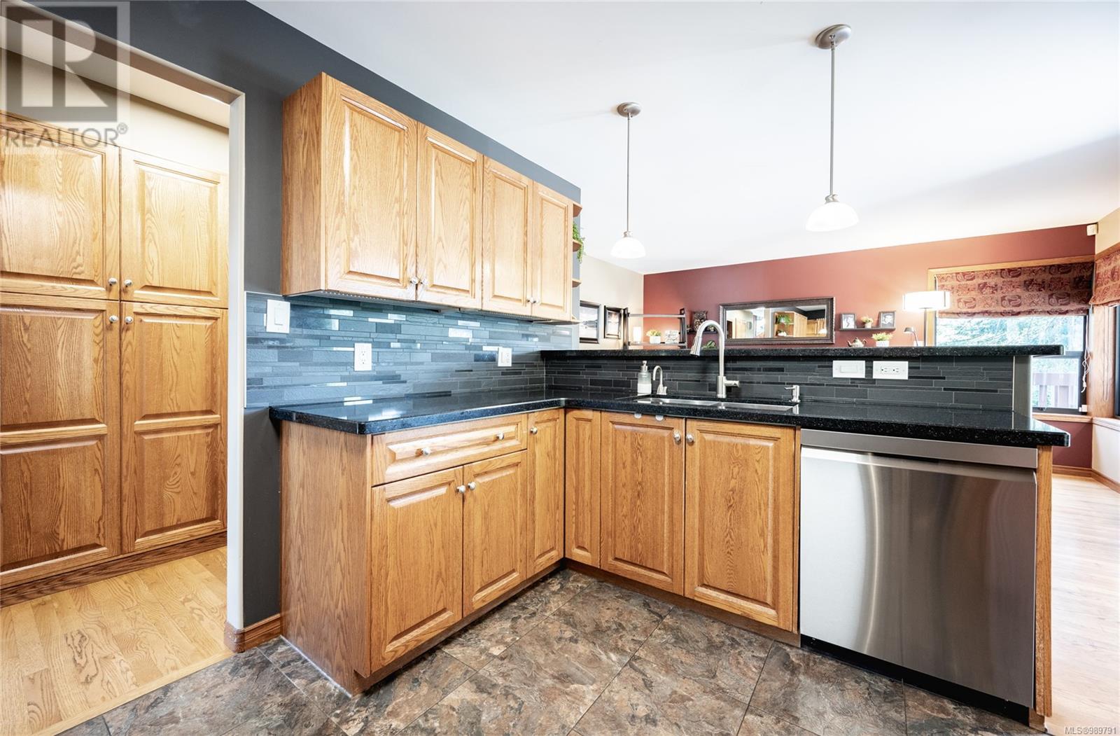 2107 Ebert Rd, Campbell River real estate listing 989791