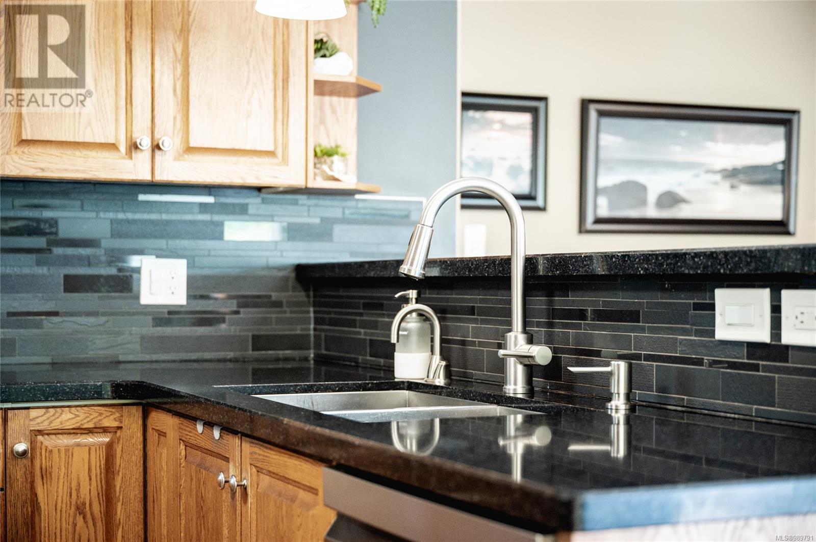 2107 Ebert Rd, Campbell River real estate listing 989791