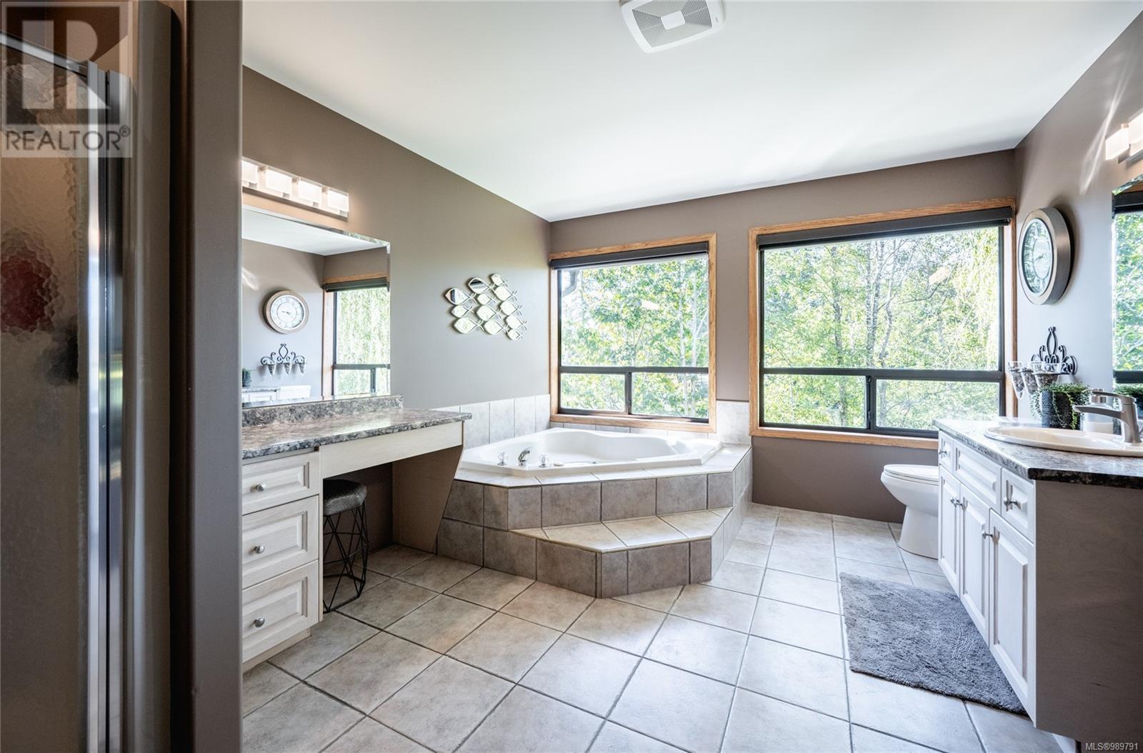 2107 Ebert Rd, Campbell River real estate listing 989791