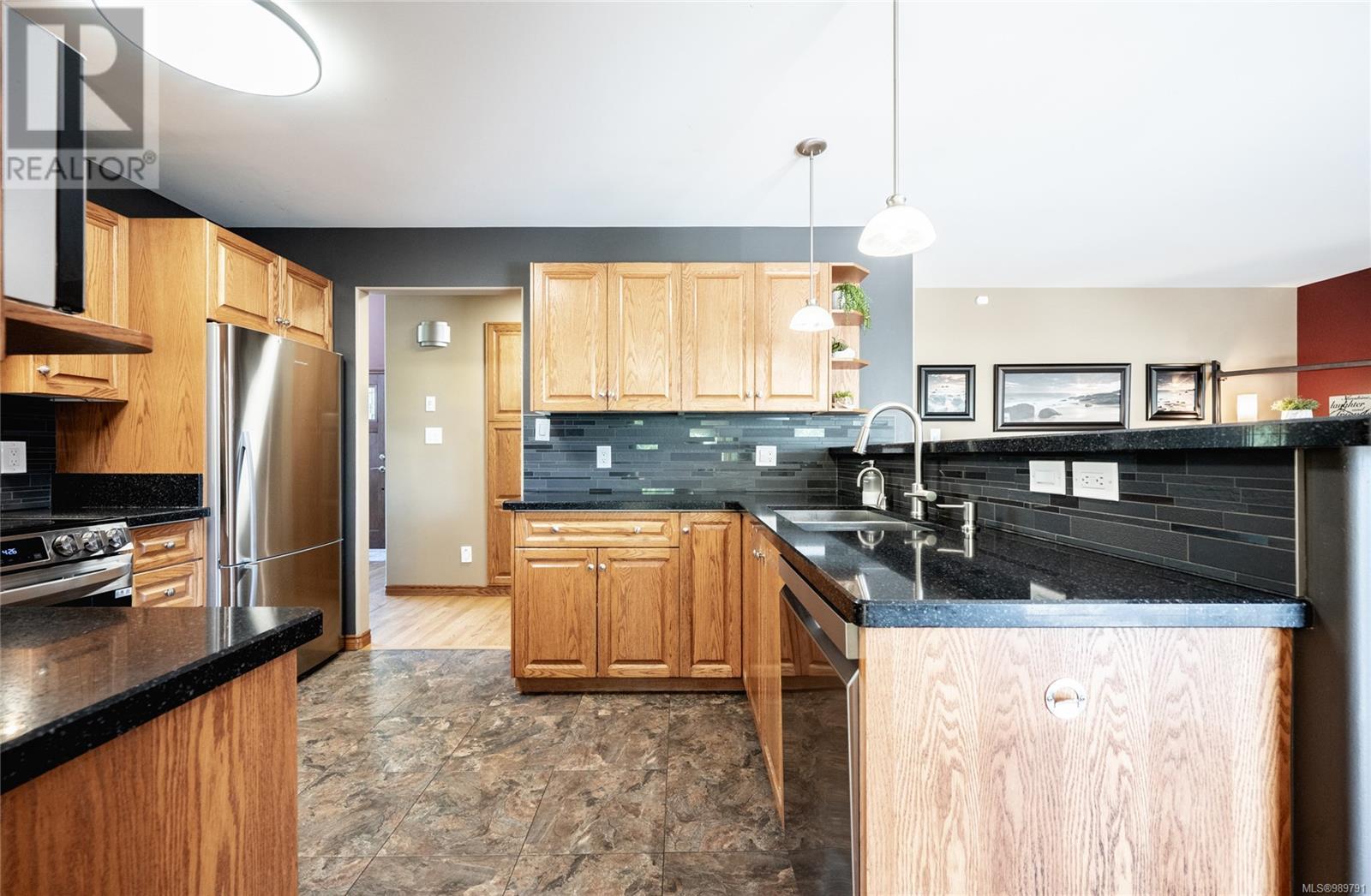 2107 Ebert Rd, Campbell River real estate listing 989791