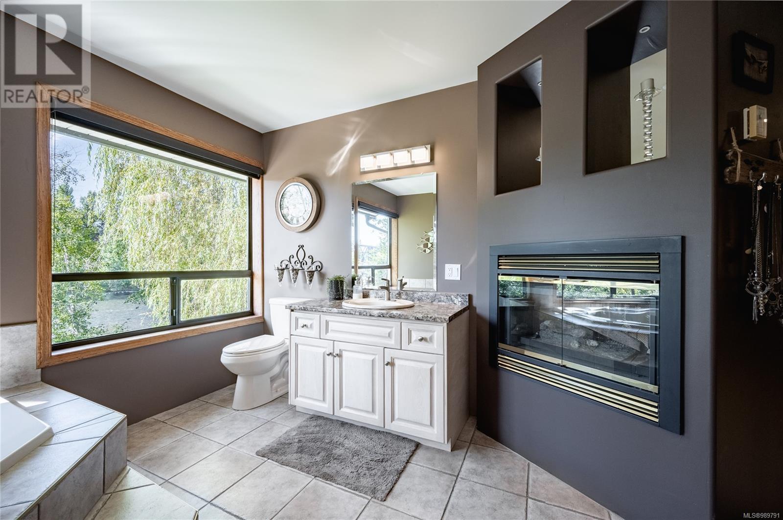 2107 Ebert Rd, Campbell River real estate listing 989791