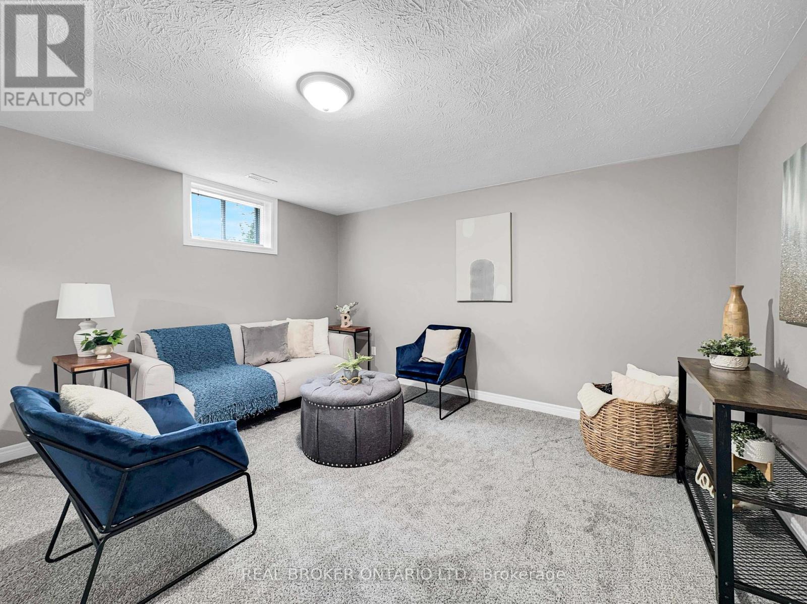 Photo 12 of 14 219 Shellard Lane, Brantford ON
