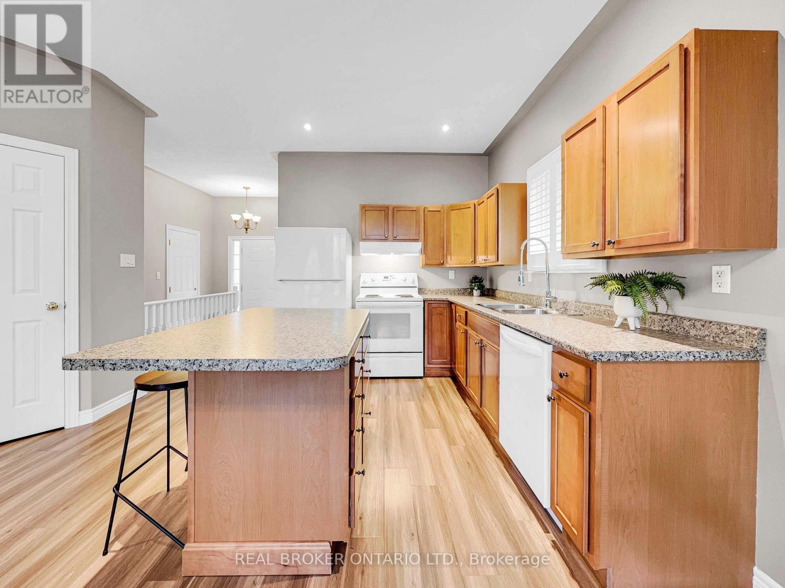 Photo 15 of 14 219 Shellard Lane, Brantford ON