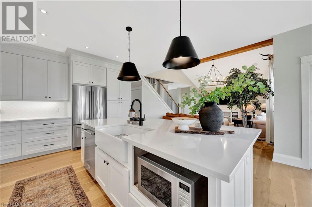 Photo 2 of 61 Hammond Road, Brantford ON