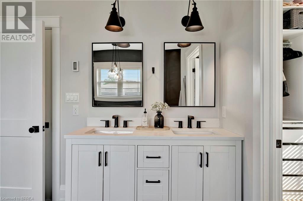 Photo 15 of 61 Hammond Road, Brantford ON