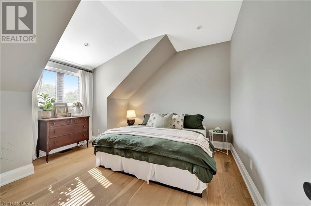 Photo 27 of 61 Hammond Road, Brantford ON