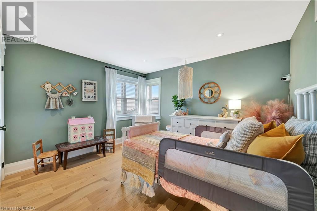 Photo 20 of 61 Hammond Road, Brantford ON