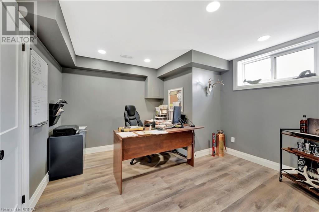 Photo 30 of 61 Hammond Road, Brantford ON