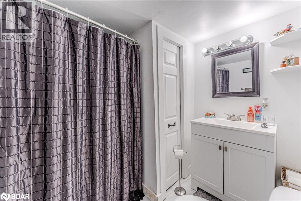 Photo 13 of 114 Maple Avenue, Barrie ON