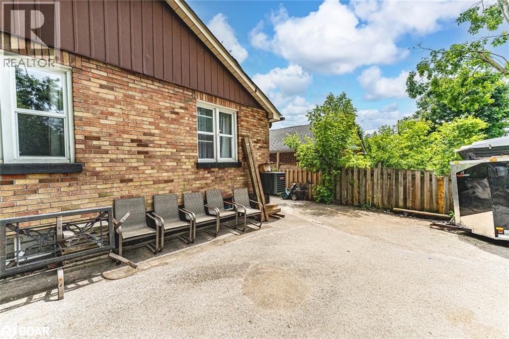 Photo 14 of 114 Maple Avenue, Barrie ON