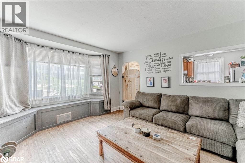 Photo 4 of 114 Maple Avenue, Barrie ON