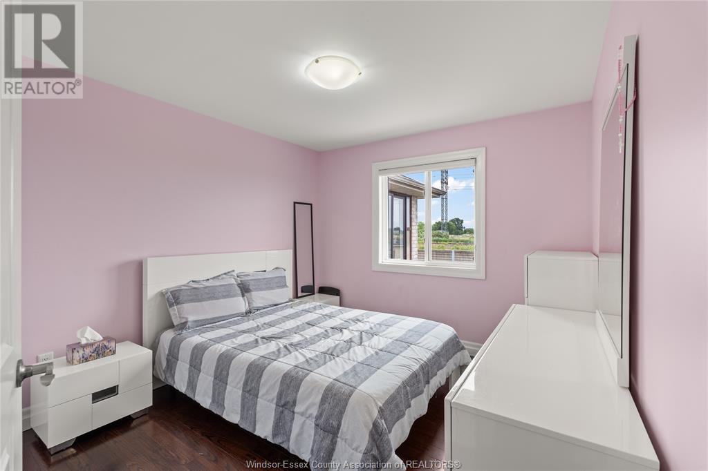 Photo 10 of 859 Southwood Drive, Lakeshore ON