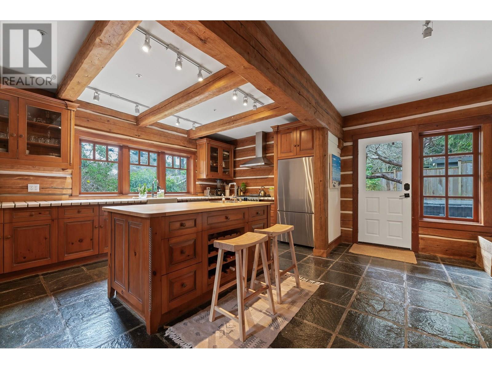 5851 EAGLE ISLAND, West Vancouver real estate listing R2972557