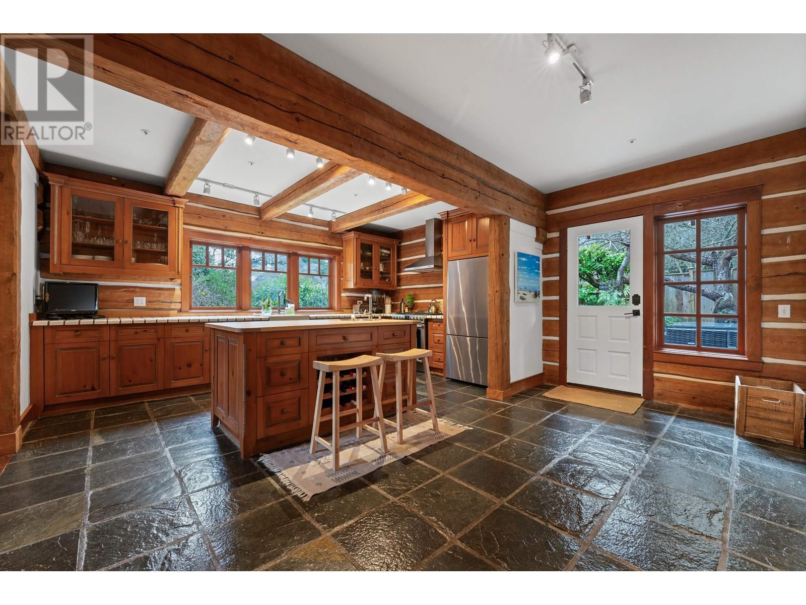 5851 EAGLE ISLAND, West Vancouver real estate listing R2972557