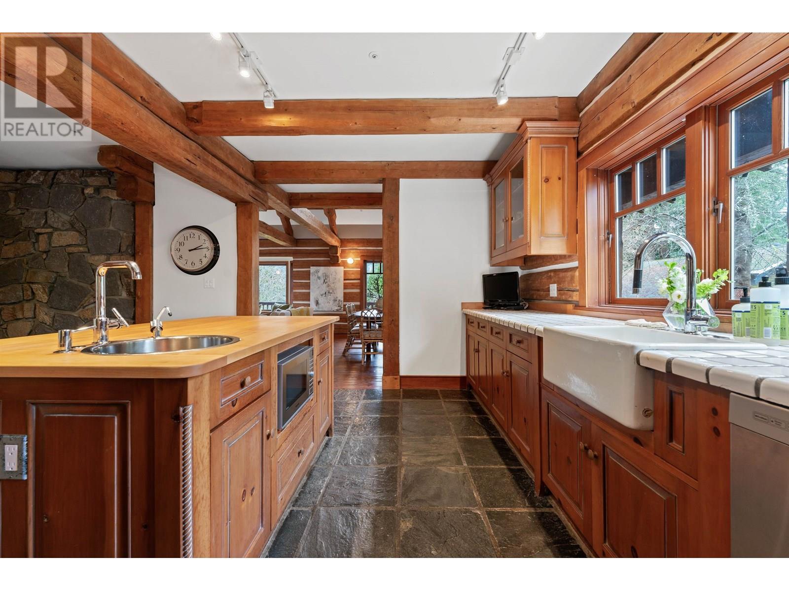 5851 EAGLE ISLAND, West Vancouver real estate listing R2972557