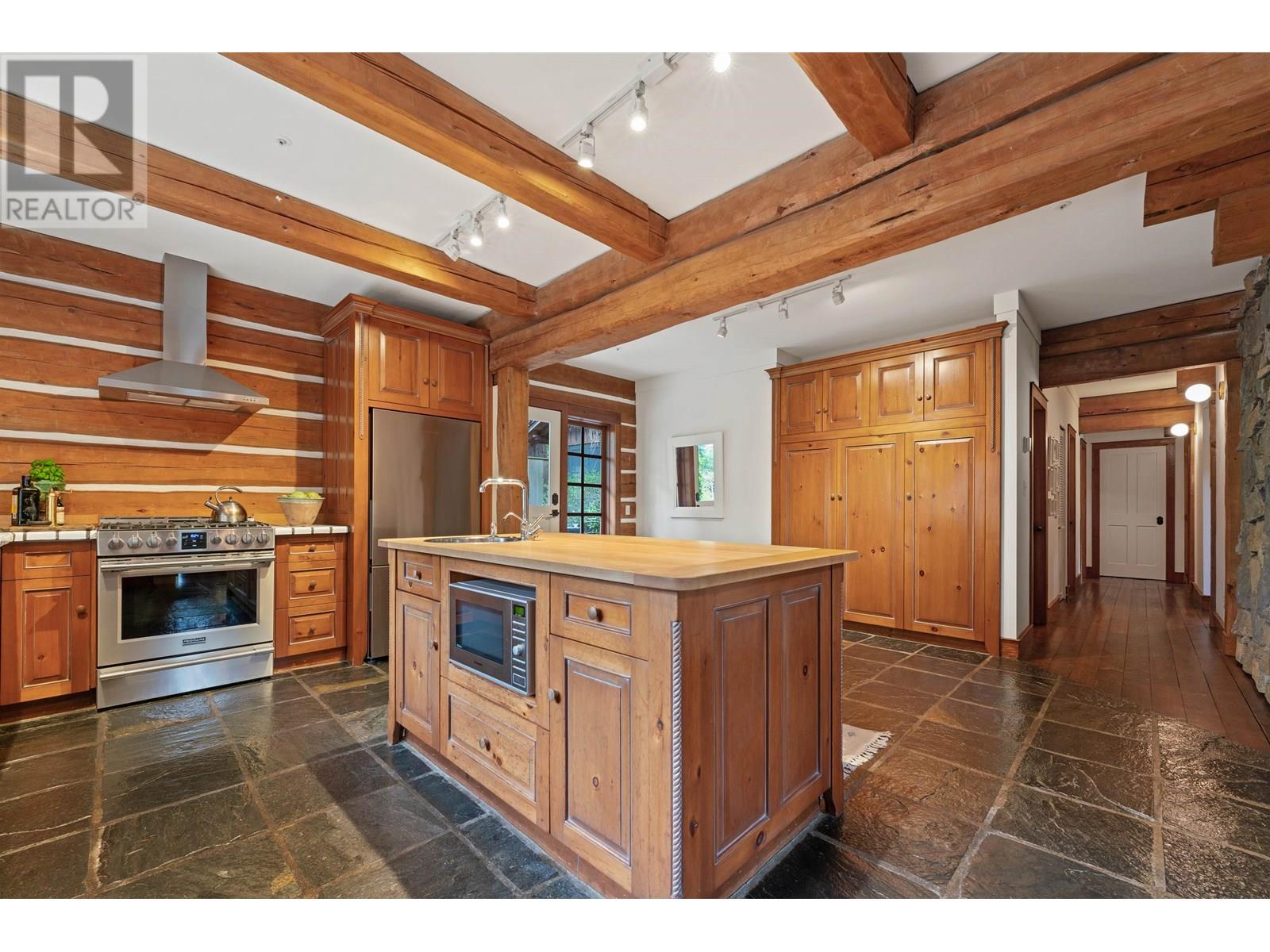 5851 EAGLE ISLAND, West Vancouver real estate listing R2972557