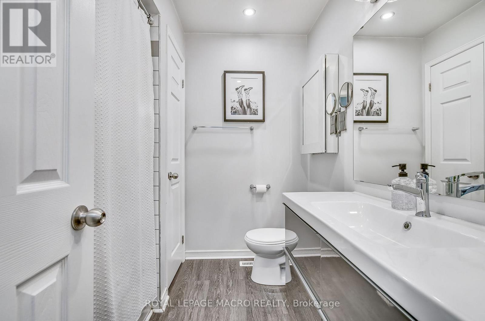 Photo 19 of 103 2055 Walkers Line, Burlington ON