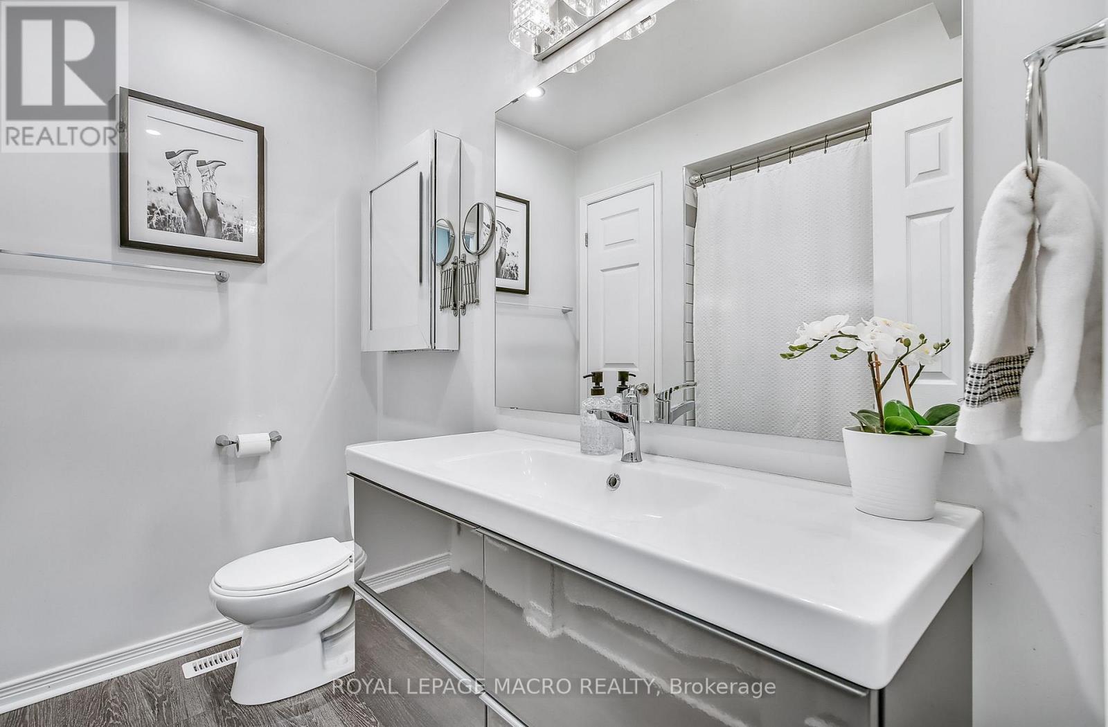Photo 20 of 103 2055 Walkers Line, Burlington ON