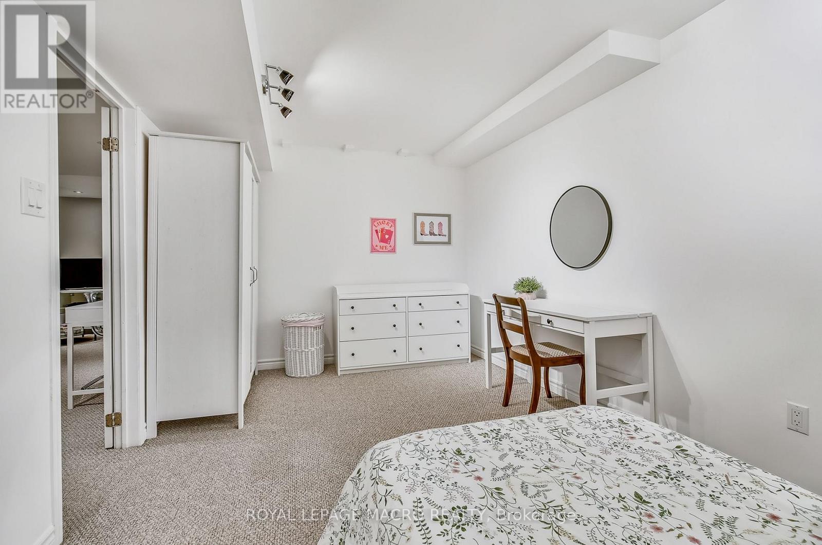 Photo 29 of 103 2055 Walkers Line, Burlington ON