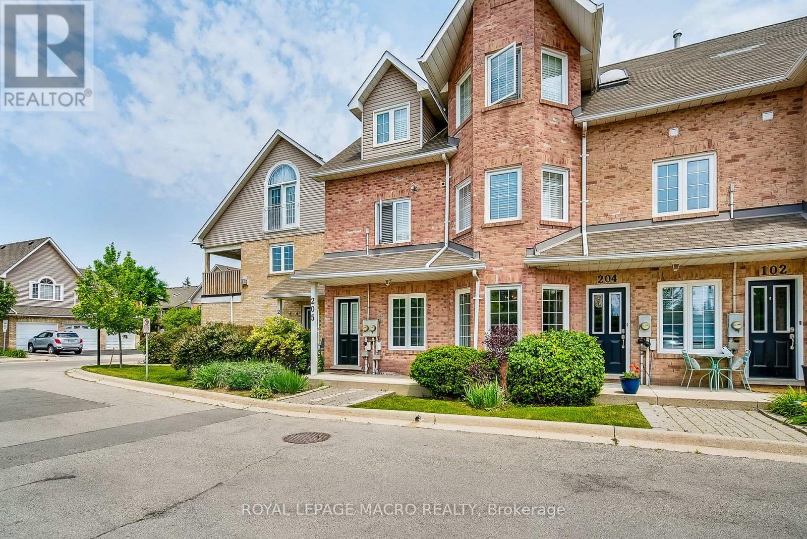 Photo 3 of 103 2055 Walkers Line, Burlington ON