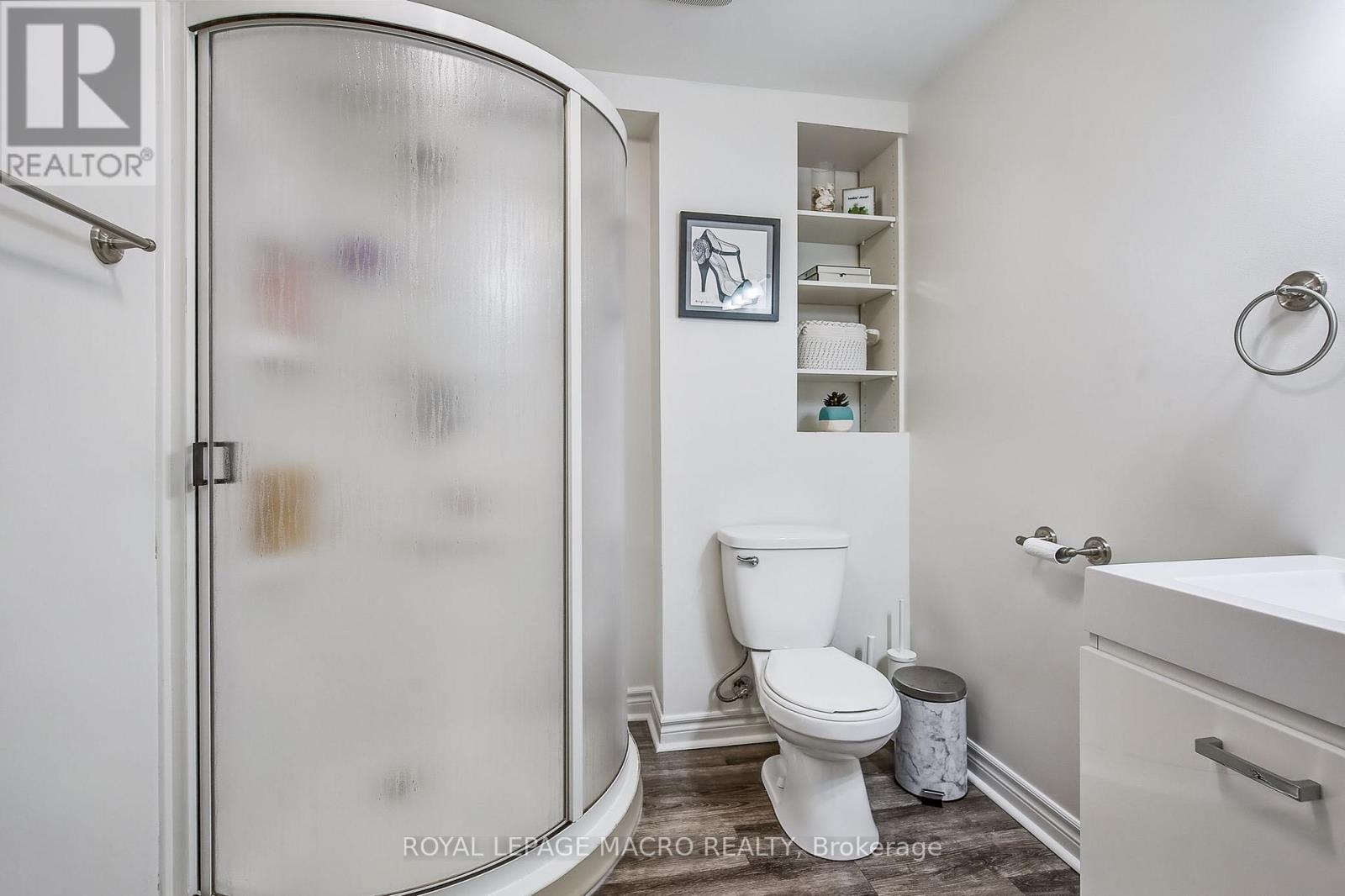 Photo 33 of 103 2055 Walkers Line, Burlington ON