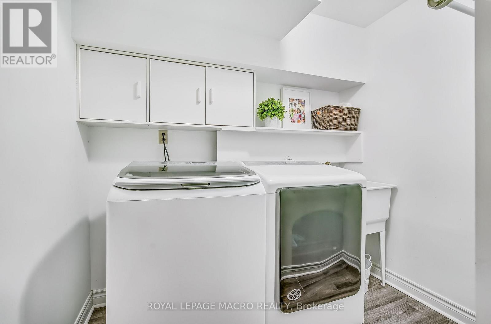 Photo 34 of 103 2055 Walkers Line, Burlington ON
