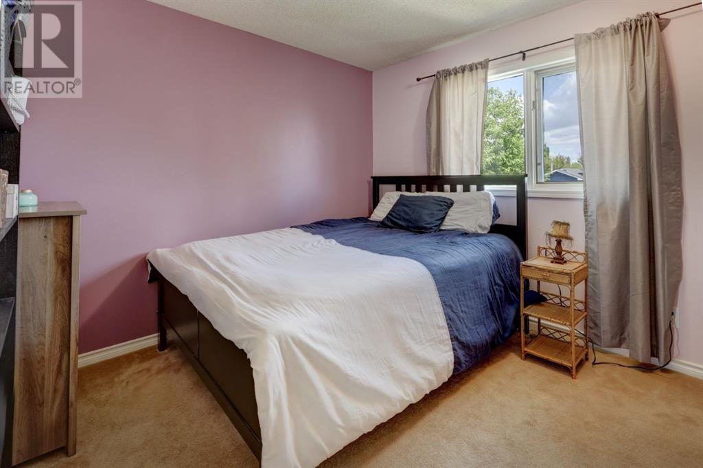 Single Family House 4 Level for Sale in  MacEwan Meadow Rise NW MacEwan Glen Calgary 