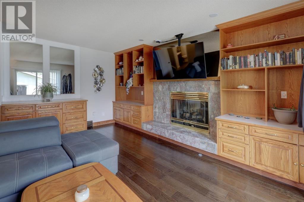 Single Family House 4 Level for Sale in  MacEwan Meadow Rise NW MacEwan Glen Calgary 