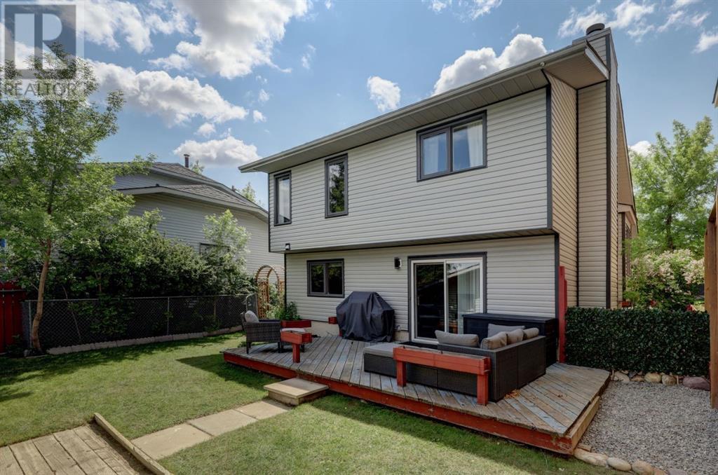Single Family House 4 Level for Sale in  MacEwan Meadow Rise NW MacEwan Glen Calgary 