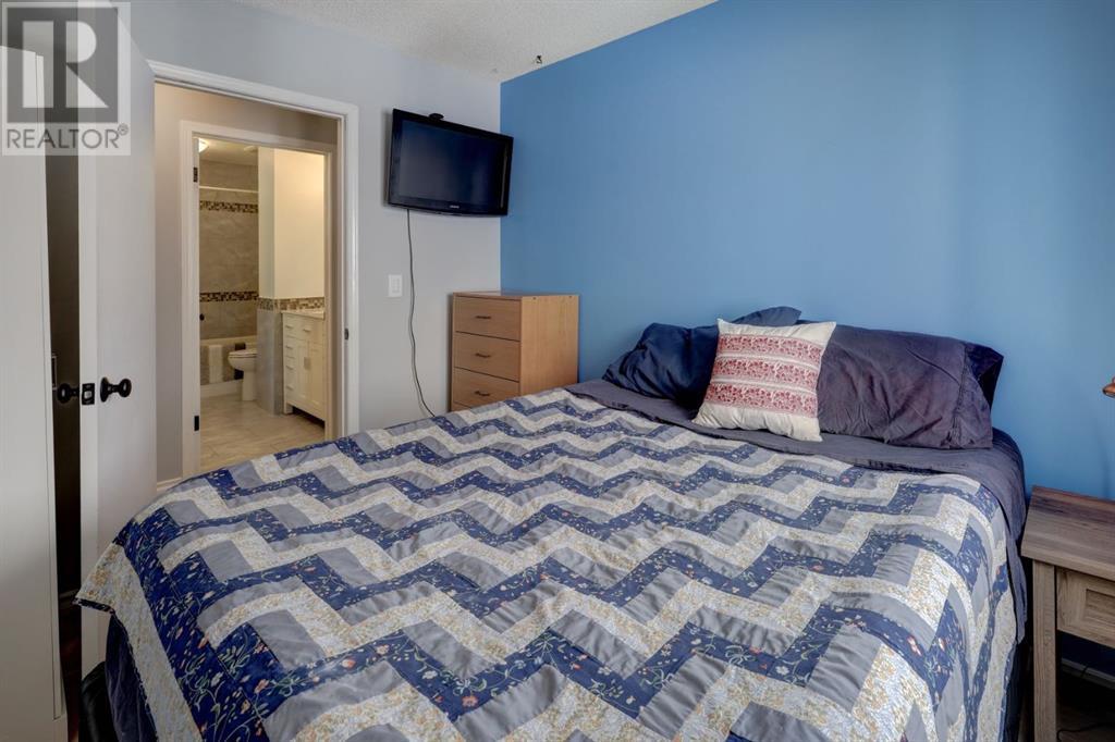 Single Family House 4 Level for Sale in  MacEwan Meadow Rise NW MacEwan Glen Calgary 