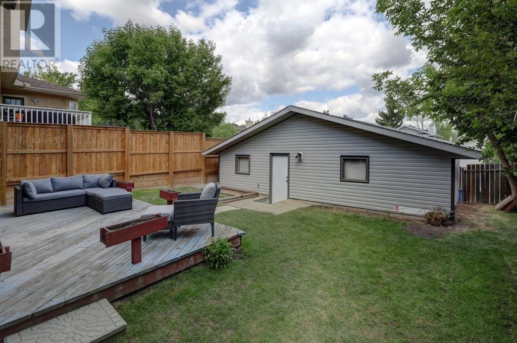 Single Family House 4 Level for Sale in  MacEwan Meadow Rise NW MacEwan Glen Calgary 