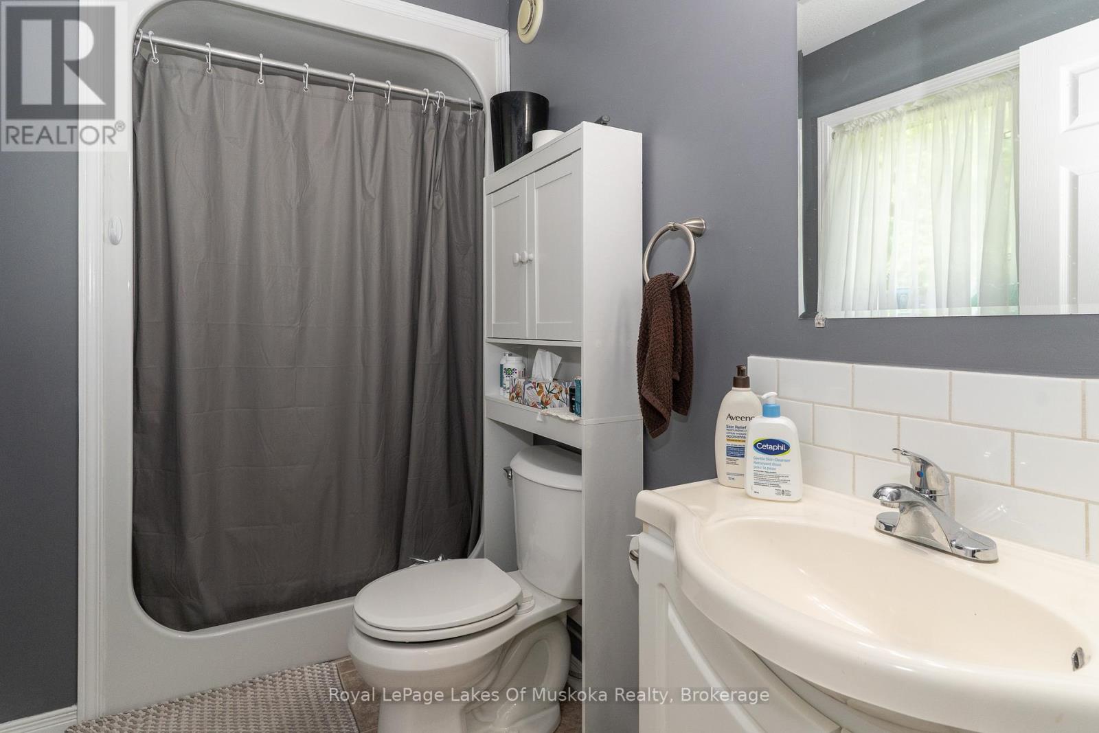 Photo 8 of 74 Glencairn Crescent, Huntsville ON