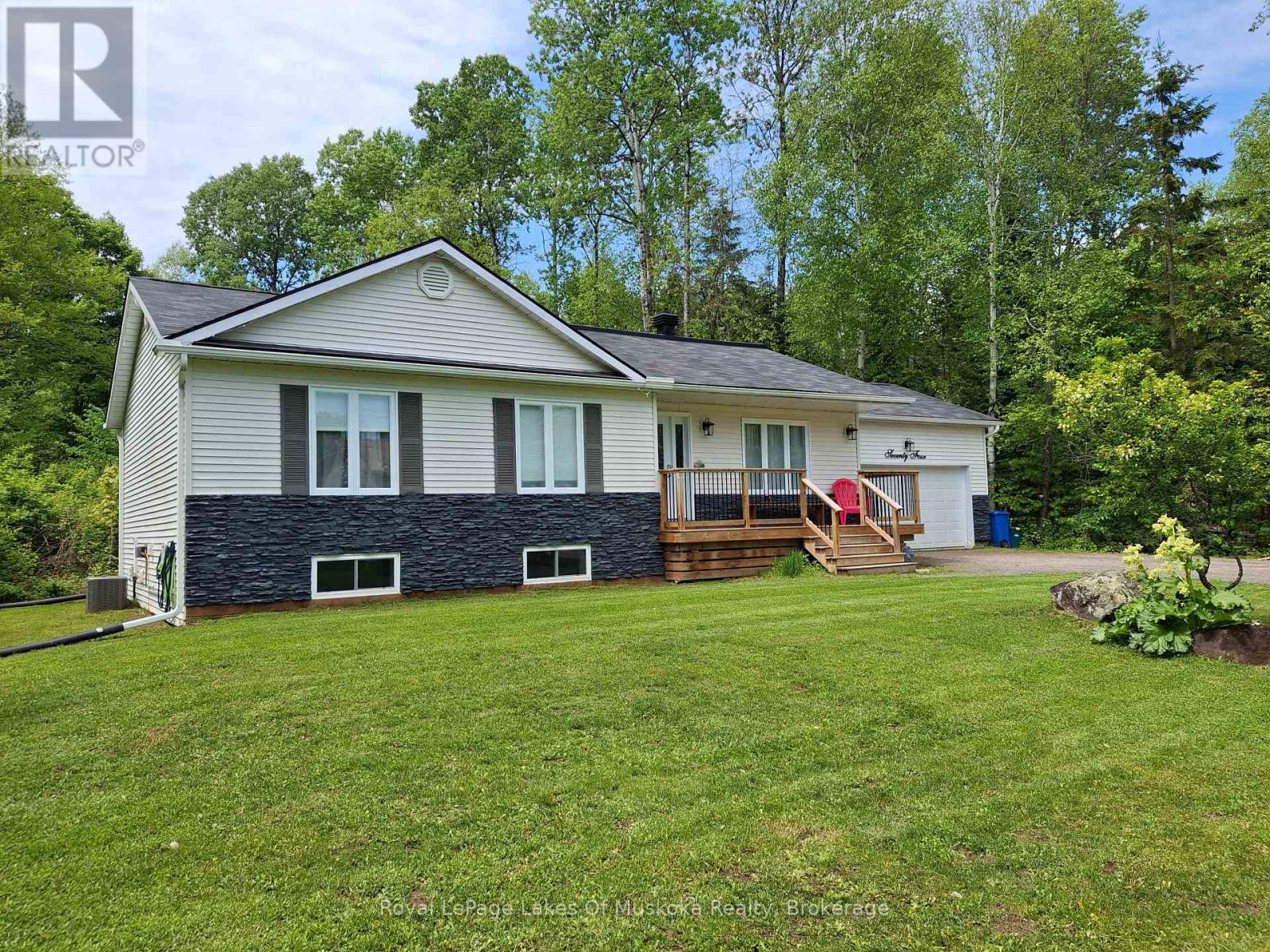 Photo 25 of 74 Glencairn Crescent, Huntsville ON