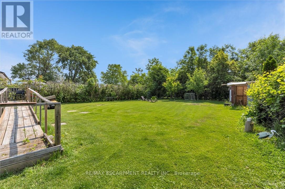 Photo 26 of 197 Riverside Drive, Welland ON