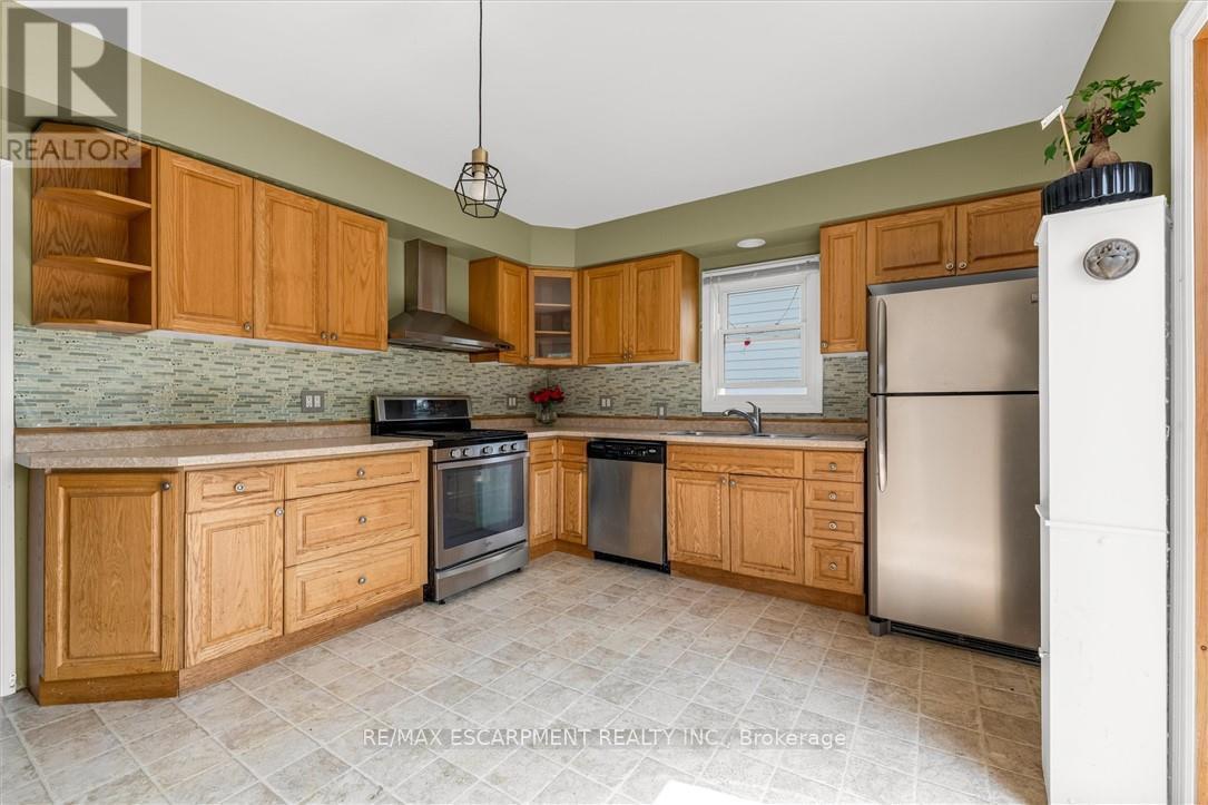 Photo 6 of 197 Riverside Drive, Welland ON