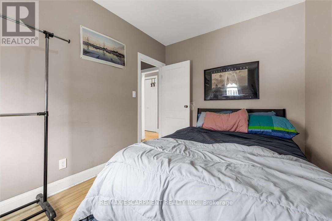 Photo 11 of 197 Riverside Drive, Welland ON