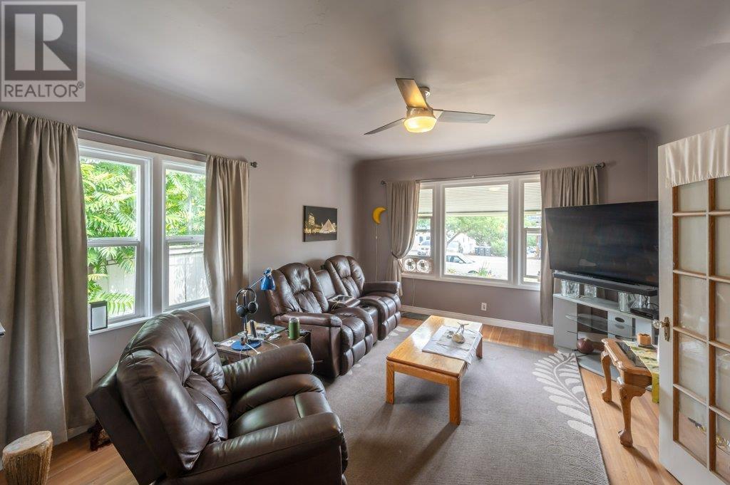 6130 Kootenay Street, Oliver